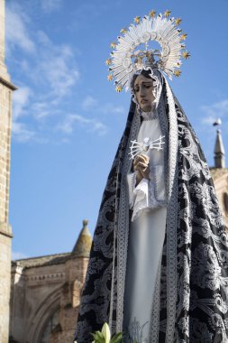 Talavera de la Reina Bölgesi Kutsal Hafta Töreni, İspanya 'da Palm Sunday' de düzenlenen eşsiz bir etkinliktir. Bunu özel yapan şey, Talavera yakınlarındaki farklı kasabalardan görüntüleri bir araya getirmesi..