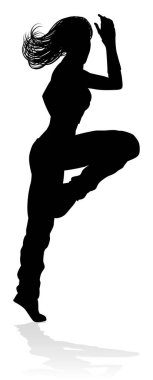 Siluet içinde bir kadın sokak dansı hip hop dansçısı.