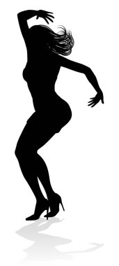 Siluet içinde dans eden bir kadın dansçı.