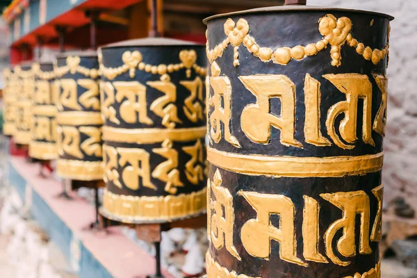 Золотые Черные Религиозные Молитвенные Колеса Бутане Высокое Качество Фото — стоковое фото