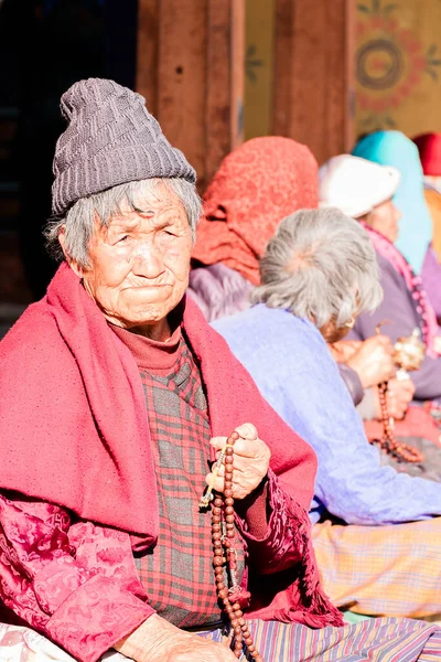 Thimphu Bhutan Desember 2018 Old Bhutanese Woman Pray Thimphu Chorten — 图库照片