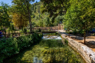 Hırvatistan 'daki Krka Ulusal Parkı' nın güzel manzarası. Doğal Şelaleler. Doğal harikalar.  