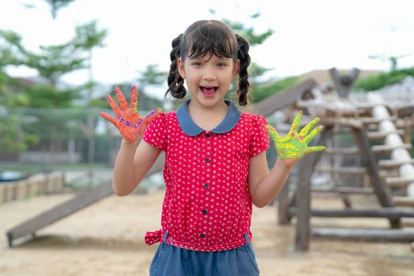 Asian Girl Show Her Hand Study Art Subject Her Outdoor — Stock Photo, Image