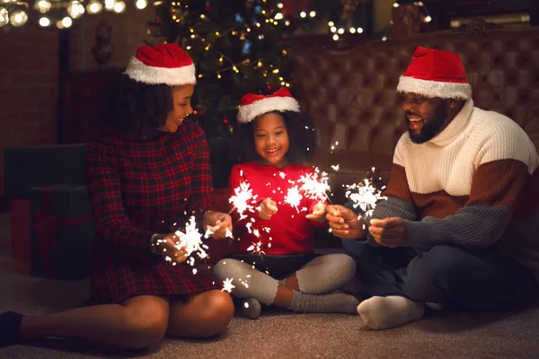 2023年のアメリカの家族新年会とメリークリスマスには 2023年のテキスト番号が手元にあります — ストック写真