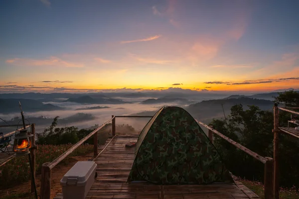 Namiot Kemping Tak Góry Mgła Wschód Słońca Backgroung Mon Saeng — Zdjęcie stockowe