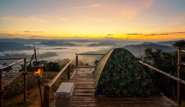 Tent Camping Bij Tak Met Mist Zonsopgang Achtergrond Mon Saeng — Stockfoto