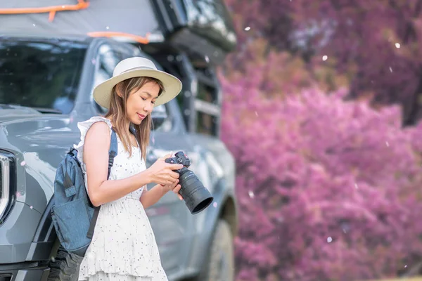Japonês Viajante Mulher Viajar Mover Para Seu Carro Acampamento Com — Fotografia de Stock