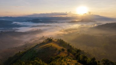 mon mok tawan, Tak 'ta çadır ve kamp, sis dağı ve gündoğumu arka planda, Mon Saeng Tawan, Tak, Tayland