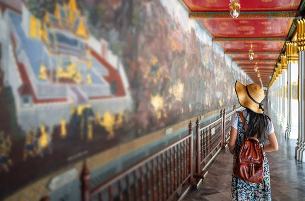 Asian Woman Traveller Take Photo Travel Bangkok Grand Palace Wat — Stock Photo, Image