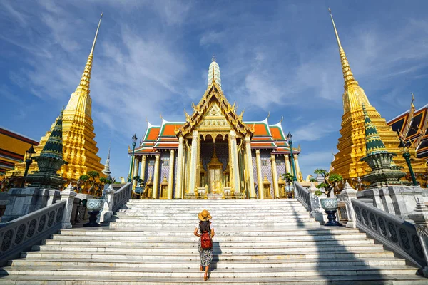 Asian Woman Traveller Take Photo Travel Bangkok Grand Palace Wat — Stock Photo, Image