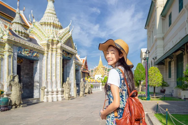 Asiatisk Kvinna Resenär Ett Foto Och Resa Bangkok Grand Palace — Stockfoto
