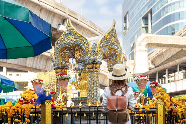 Asiatico Donna Viaggiare Erawan Santuario Bangkok Città Thailandia — Foto Stock