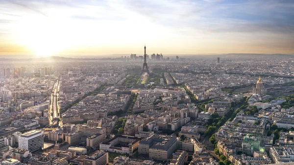Günbatımı Geçmişine Sahip Eyfel Kulesi Paris Fransa Nın Iyi Seyahat — Stok fotoğraf