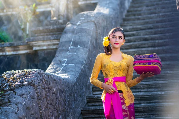 Indonesian Girl Traditional Costumn Dance Bali Temple Indonesia — Stock Photo, Image