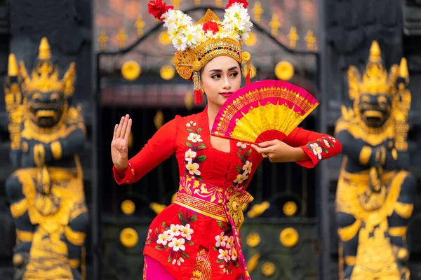 Fille Indonésienne Avec Danse Costumée Traditionnelle Dans Temple Bali Indonesia — Photo