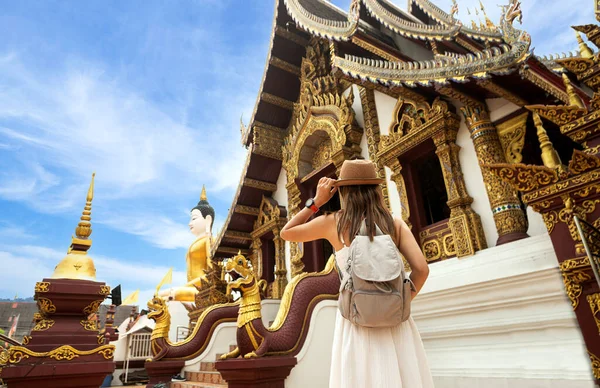 Viajero Asiático Tomar Una Foto Pagoda Wat Lok Moli Templo —  Fotos de Stock