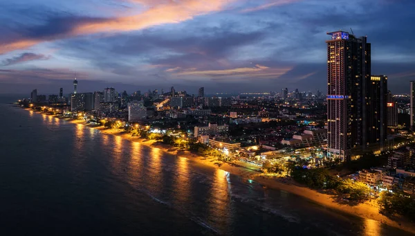 Отель Здание Пляже Йонтьен Ночное Время Городе Паттайя Чонбури Таиланд — стоковое фото