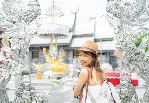 Mujer Asiática Viajero Vestido Blanco Viajar Iglesia Plata Wat Sri —  Fotos de Stock