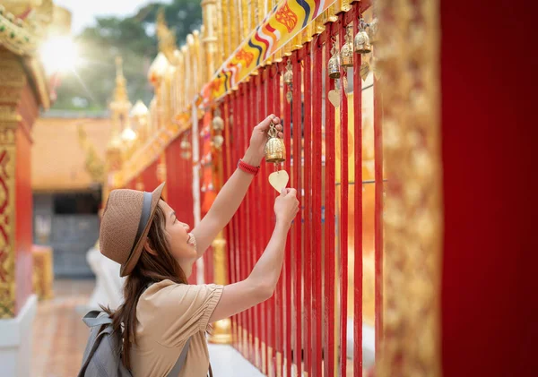 Asian Traveller Woman Travel Wat Phrathat Doi Suthep Buddha Statue — Stock Photo, Image
