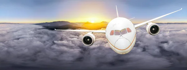 飞机上的乘客在日落的天空中飞翔 在旅行途中 云彩弥漫 — 图库照片