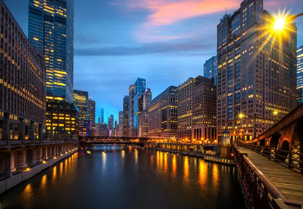 Центр Чикаго Изображение Набережной Чикаго Закате — стоковое фото
