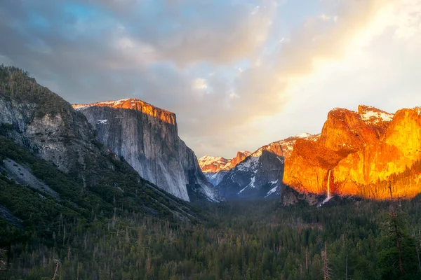 Foto Panorámica Del Parque Nacional Yosemite Vista Con Cascada Valle — Foto de Stock