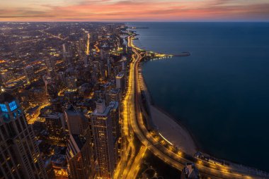 Chicago şehir, sahil ve deniz manzarası gözlem güvertesinden günbatımı gökyüzü, Michihan, Amerika Birleşik Devletleri şehir manzarası