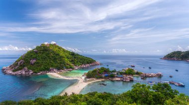Tayland 'ın güneyindeki Koh tao bölgesindeki Koh nang yuan adasının sahil ve deniz manzarası
