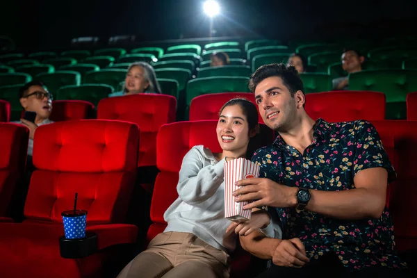 Asian Couple Sweet Watching Comedy Movie Together Romantic Theater Valentine — Stock Photo, Image