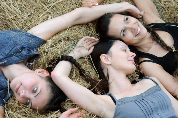Three Young Beautiful Women Silent Communication Ranch Summer Day — Stock Photo, Image