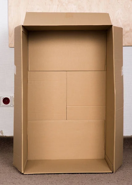 空的棕色纸板箱的内部视图 运输包装 快递运输 销售或交付 — 图库照片