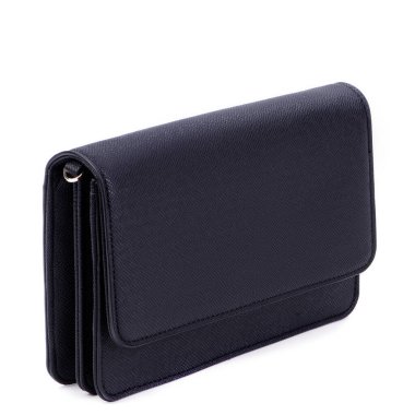 Klas kadınların siyah deri debriyajı beyaz bir arkaplanda izole edilmiş ve yazı için yeri var. Reklam afişi, indirimli promosyon, satış. Çok yönlü aksesuarlar kavramı.