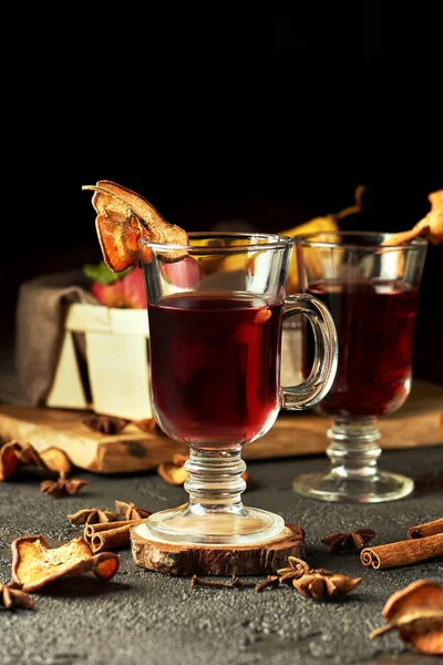 Two Glasses Spiced Mulled Wine Arranged Dried Apples Cinnamon Sticks — Stock Photo, Image