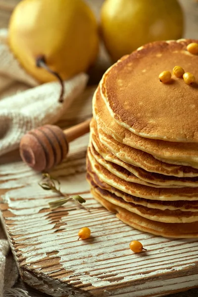 Banana Pancakes Stacked Pale Wooden Platter Two Pears Backdrop Sea — Stock Photo, Image