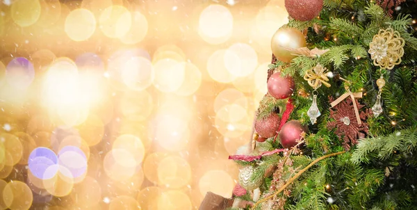 クリスマスツリー 陽気なクリスマスと幸せなお祭りのコンセプト — ストック写真