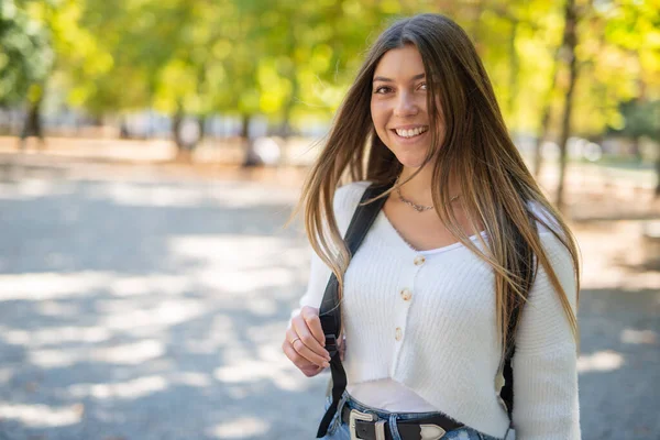 Smiling Female College Student Walking Outdoor Park University — Stock Photo, Image