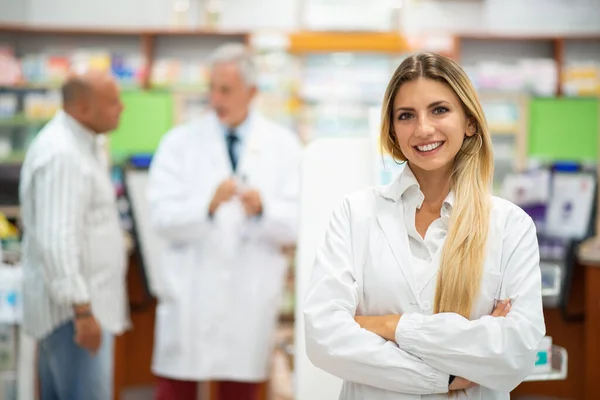 Portrait Smiling Young Pharmacist Pharmacy — Stock Photo, Image