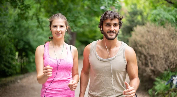 Couple Running Together Outdoor Park — Stock Photo, Image