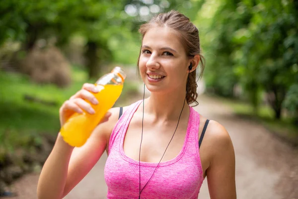 Young Woman Drinking Juice Sport — Stock Photo, Image