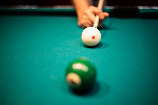 Young Man Playing Snooker Aiming Good Shot — Stock Photo, Image