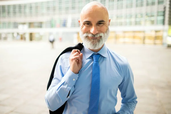 Ältere Glatze Stilvolle Geschäftsmann Porträt Mit Einem Weißen Bart Freien — Stockfoto