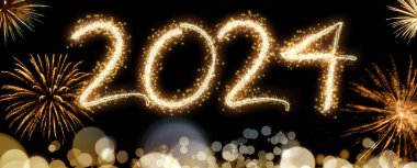 Havai fişeklerle parlayan 2024 işareti ve şenlikli yeni yıl etkinliği için bokeh