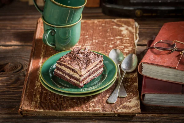 Délicieux Gâteau Chocolat Café Avec Livres Machine Écrire — Photo