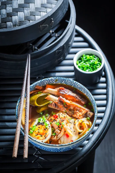 Sup Kimchi Yang Lezat Dan Pedas Dengan Ganggang Kombu Dan — Stok Foto