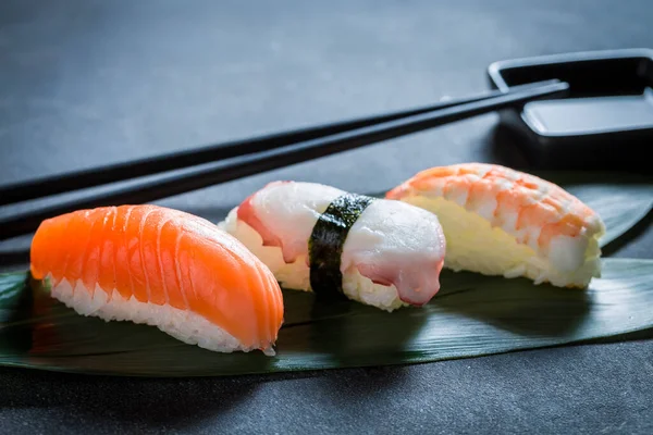 Frisches Und Farbenfrohes Nigiri Sushi Aus Meeresfrüchten Als Klassische Japanische — Stockfoto