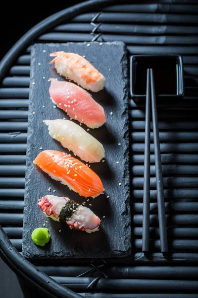 Köstliches Und Gesundes Nigiri Sushi Aus Meeresfrüchten Als Klassische Japanische — Stockfoto