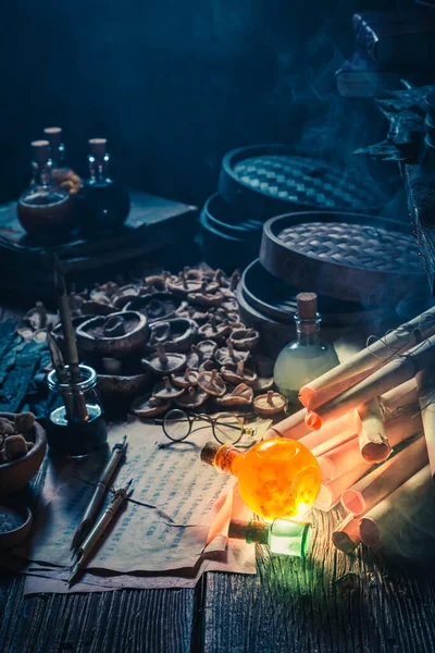 Magiczne Laboratorium Alchemików Poszukiwaniu Nowego Smaku Vintage Laboratorium Odkrywania Nowych — Zdjęcie stockowe