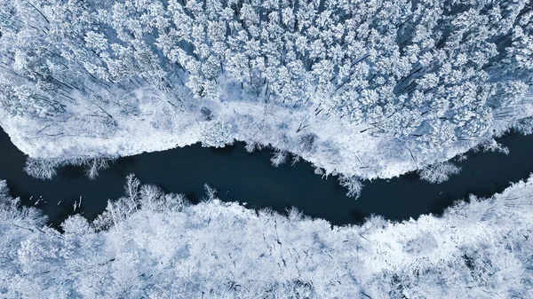 Flug Über Einen Fluss Der Einem Verschneiten Wald Polen Fließt — Stockfoto