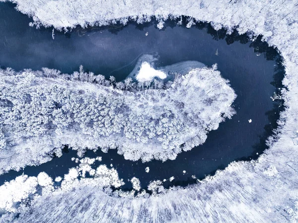 Widok Powietrza Biały Las Zimną Rzekę Zimie Widok Lotu Ptaka — Zdjęcie stockowe