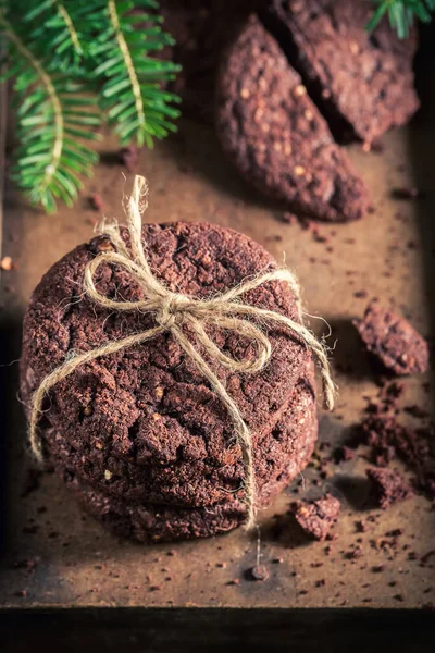 Süße Und Hausgemachte Schokoladenplätzchen Mit Nüssen Weihnachten Kleine Kekse Aus — Stockfoto